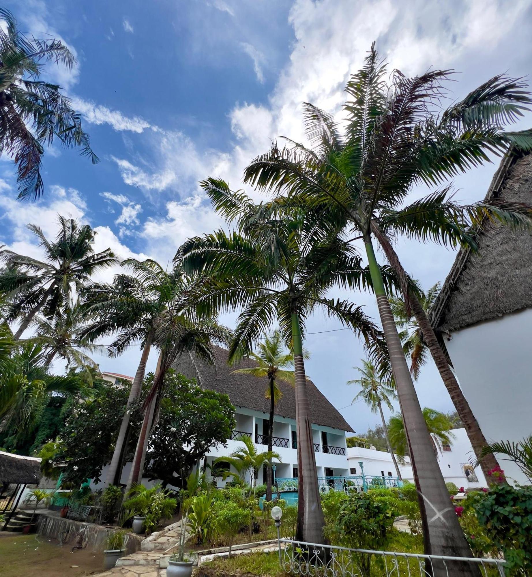 Papillon Garden Bar Villas Bamburi Exterior foto